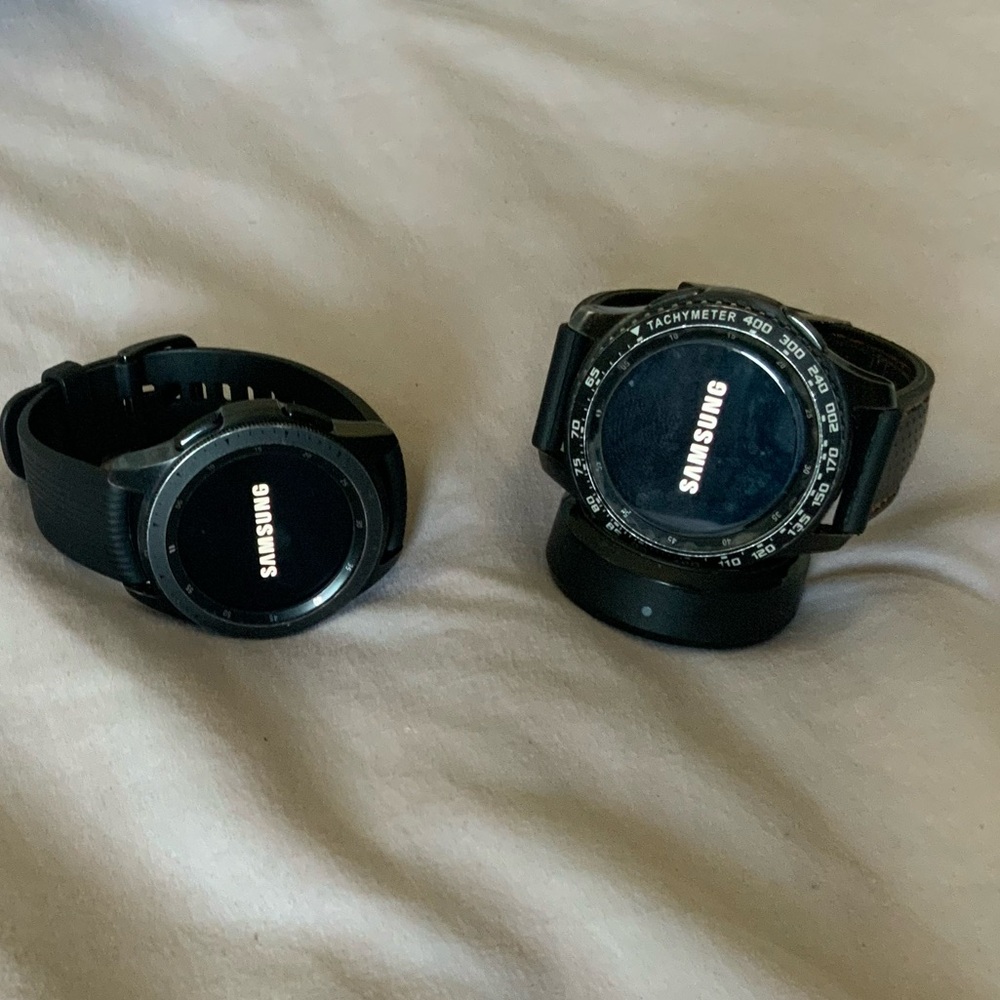Lots of 2 Samsung Galaxy Smart fitness watches with dock. MR & MRS pair